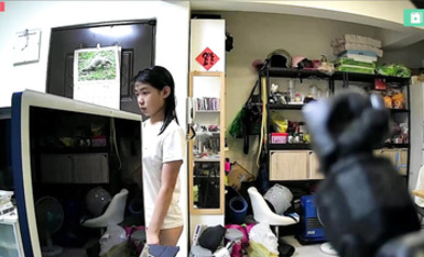 2024-05-03_臺北家庭監控_[內褲微露點]_回家換褲子_洗完澡穿內褲_跟爸爸講話穿褲子