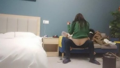 小夏寻花约战骚熟女开房啪啪，拔下内裤大屁股肥穴
